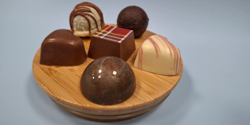 QUICKBLOCK_LTD's tweet photo. This year’s corporate gifting is extra special 🍫

We chose branded luxury chocolate truffles from Chocolate &amp; Grace, a brilliant local social enterprise in Stirling. 

100% of profits support women rebuilding their lives through training &amp; employment. 

Don't they look amazing😍 https://t.co/mc3hf8oRX1