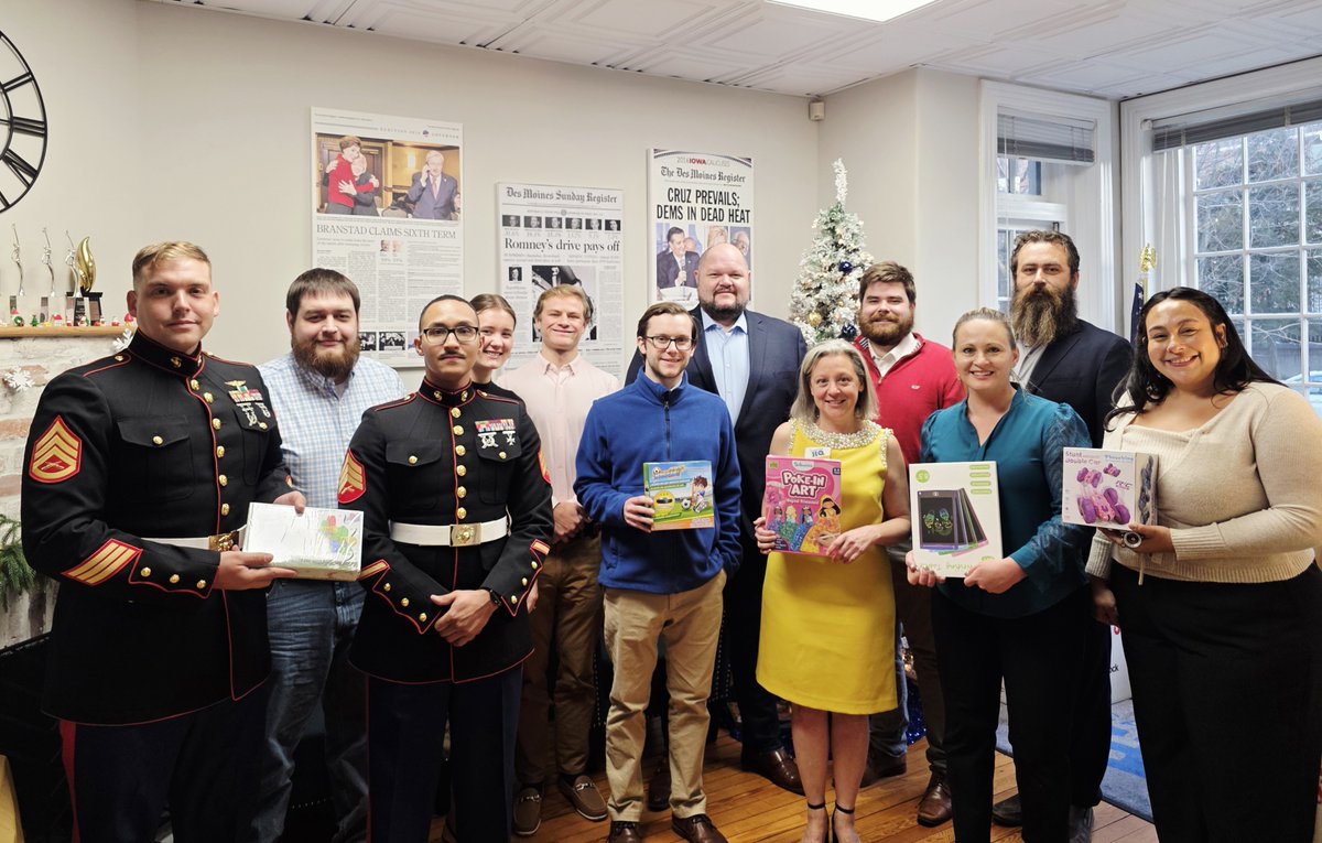 Campaign_HQ_'s tweet image. We had a great time at our holiday party!🥂A special thank you for everyone who donated to Toys for Tots!  #toysfortots #holidayparty