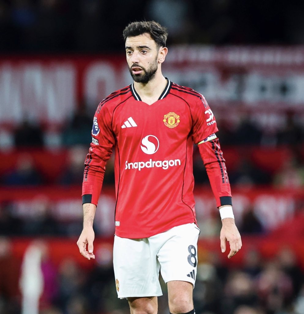 centredevils's tweet image. 🚨🚨🎙️| @JacobsBen on the Bruno Fernandes interview: 

“It contradicts a previous interview from Bruno Fernandes in which he said that Amorim wanted him to stay and the whole club were on the same page.”

"Manchester United sources counter and say that Bruno remains part of their…