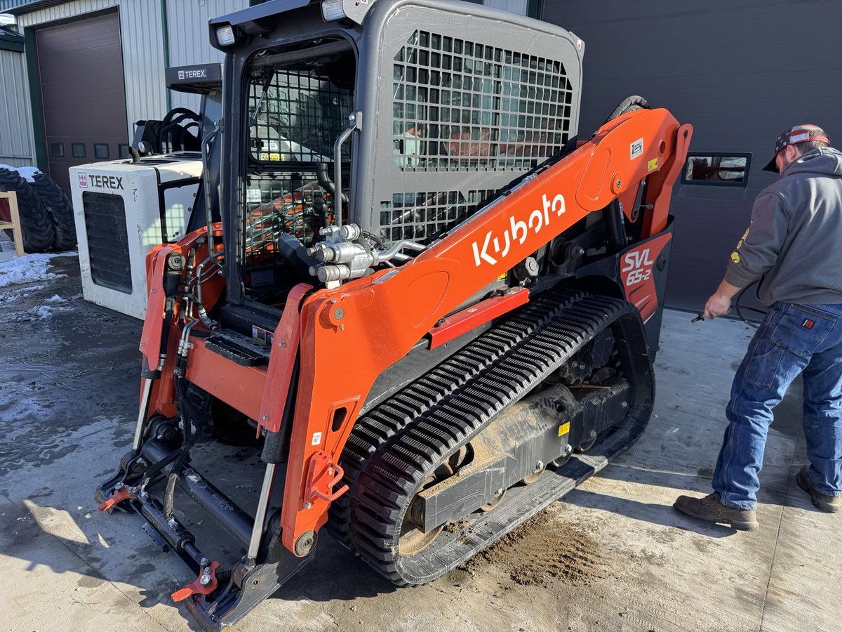 ProwlerTracks's tweet photo. Your rubber tracks don’t have to be worn out to make a change. Sometimes switching to a different tread pattern delivers better performance. PROWLER AT series tracks provide improved traction while remaining more turf-friendly.