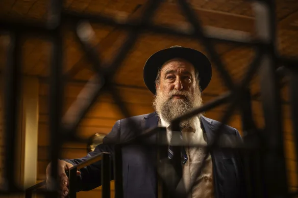 ACOM_es's tweet photo. 🗣️El rabino Nochum Schapiro al primer ministro australiano: 

“Si no puedes proteger a 1.000 judíos en las playas de Australia, no te atrevas a decirle al Primer Ministro de Israel cómo proteger a 8 millones de judíos en Israel”. https://t.co/ozgvbnqhD5