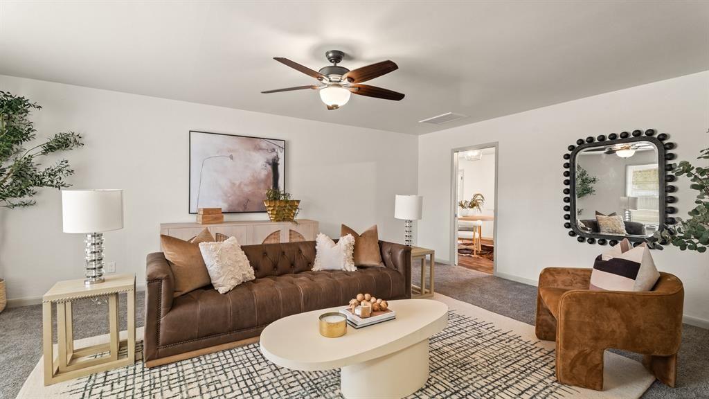 WyattPoindexter's tweet image. Stunningly renovated OKC home w/ brand-new HVAC/water heater! Features a gourmet kitchen with quartz counters and Bosch double ovens. 2 living areas and an oversized backyard. Move-in ready.

Listed by Wayne Kirby – The Agency Oklahoma #OKC #Renovated #3108NW61stST