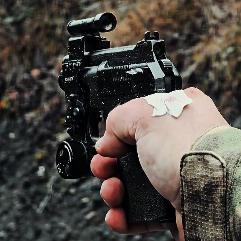 justgunsx's tweet image. A PSS Vul with an occluded red dot sight in use with the Russian instructors at MUTsSN

1/2 👇🏻