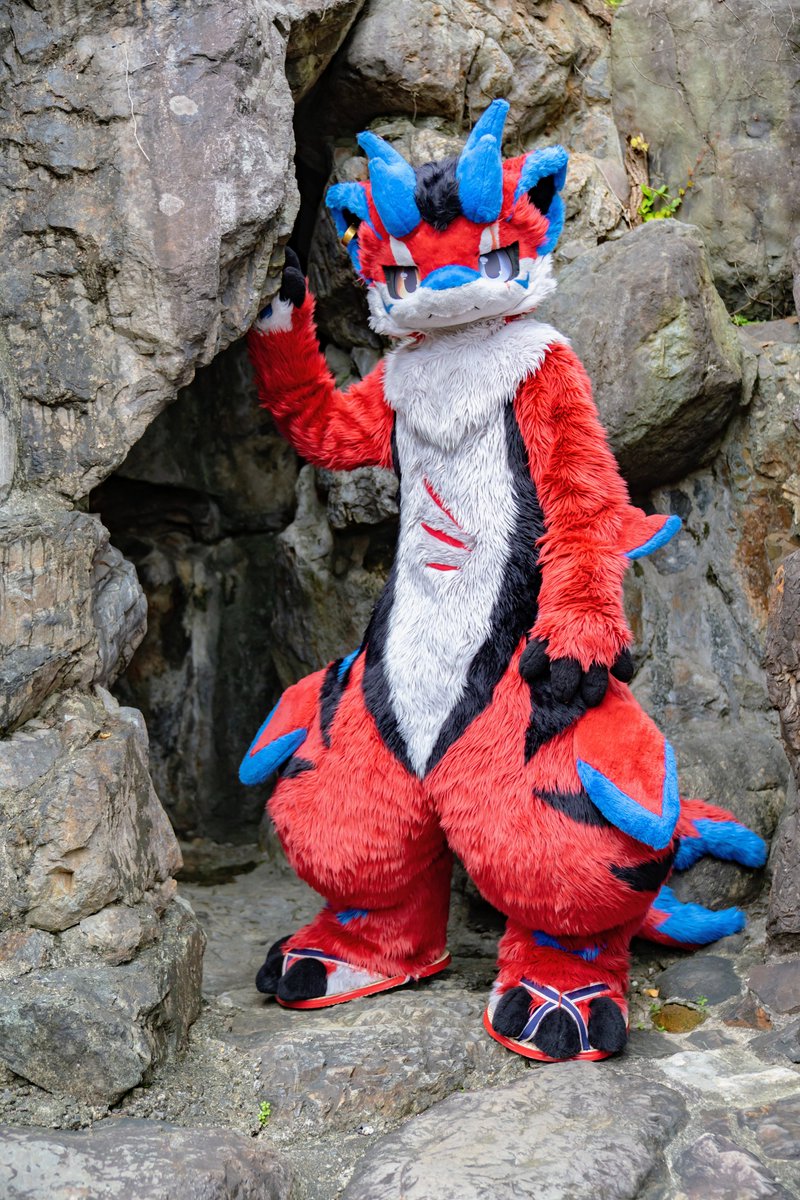 🪨🪨Let's explore together🪨🪨
#FursuitFriday