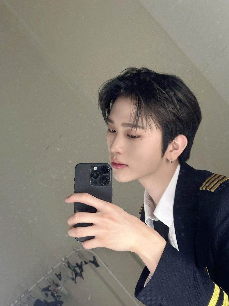 안전하게 모시겠습니다🫡

#EPEX #이펙스 #BAEKSEUNG #백승 #백전백승