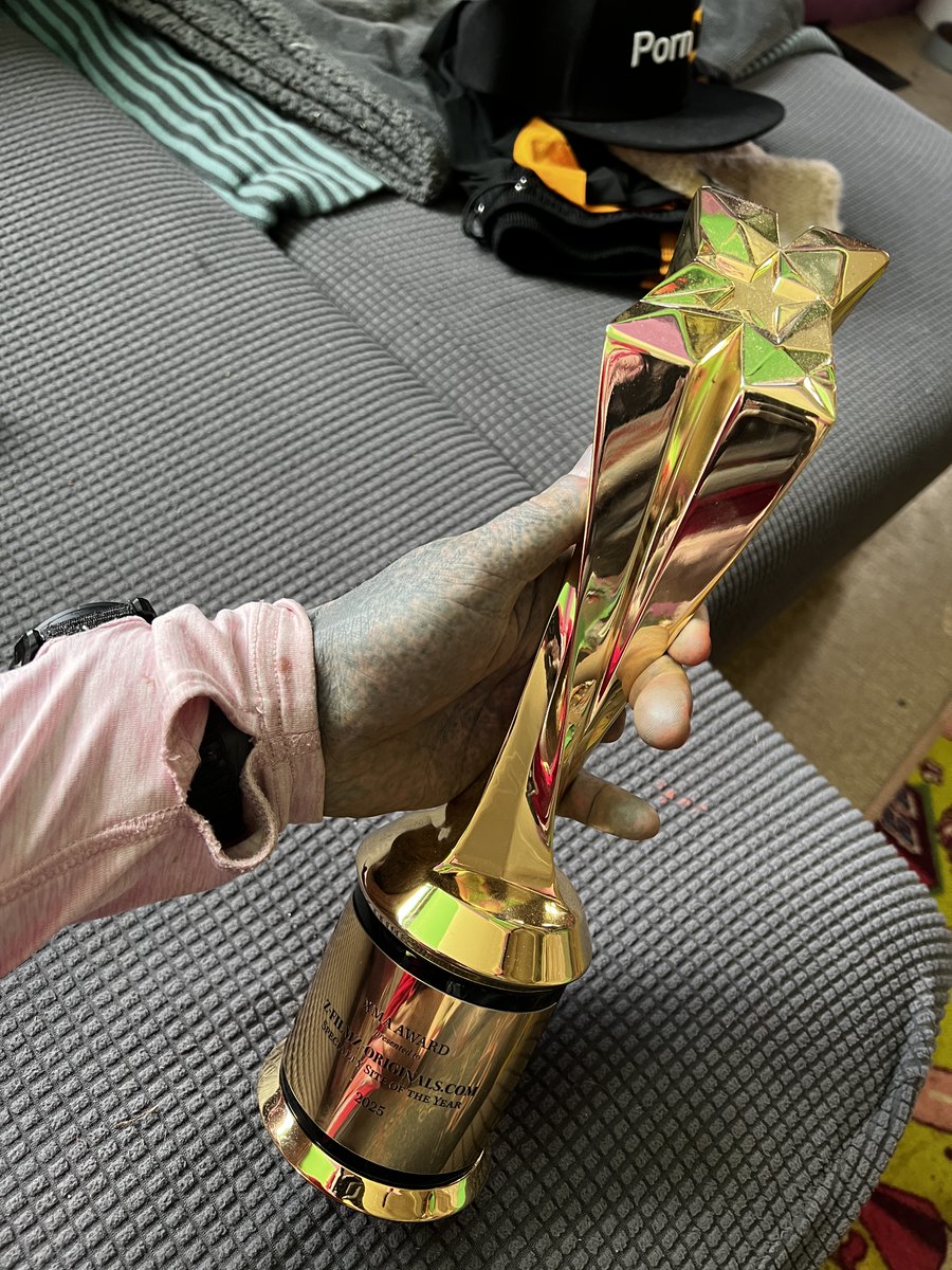 lily_lu_filmz's tweet photo. Look what we got for @z_filmz_oiginals  🔥 😍

#zfilms #award #winners https://t.co/GyozFuv7TA