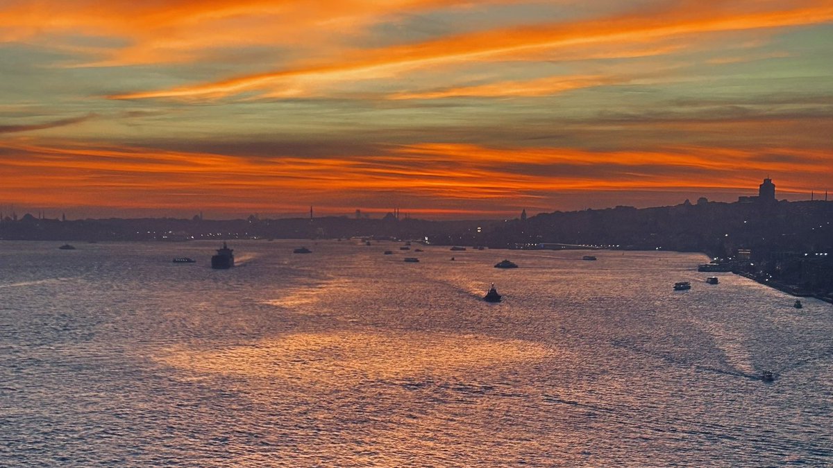 bosunatiklama's tweet photo. İstanbul'da gün batımı: https://t.co/MwJL1T9BLL