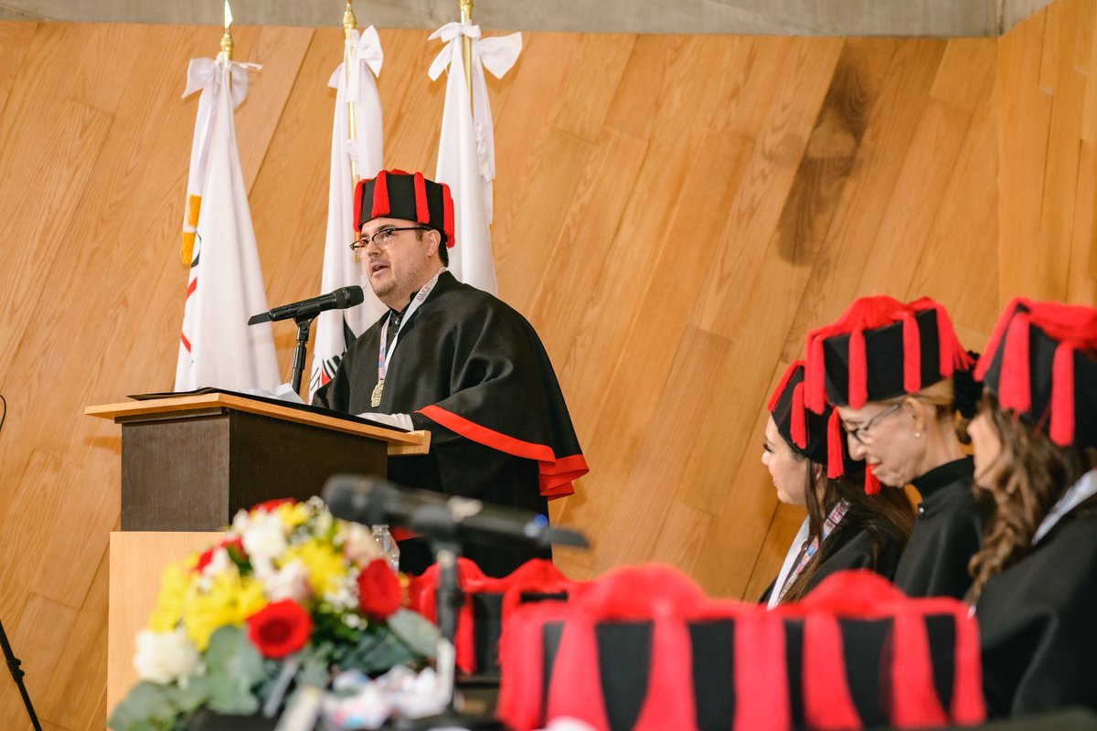 ricardomb85's tweet photo. A great honor to receive the title of Doctor Honoris Causa for my contributions to citizen diplomacy and binational community empowerment 🇺🇸🇲🇽 https://t.co/qtqpyNDkyA