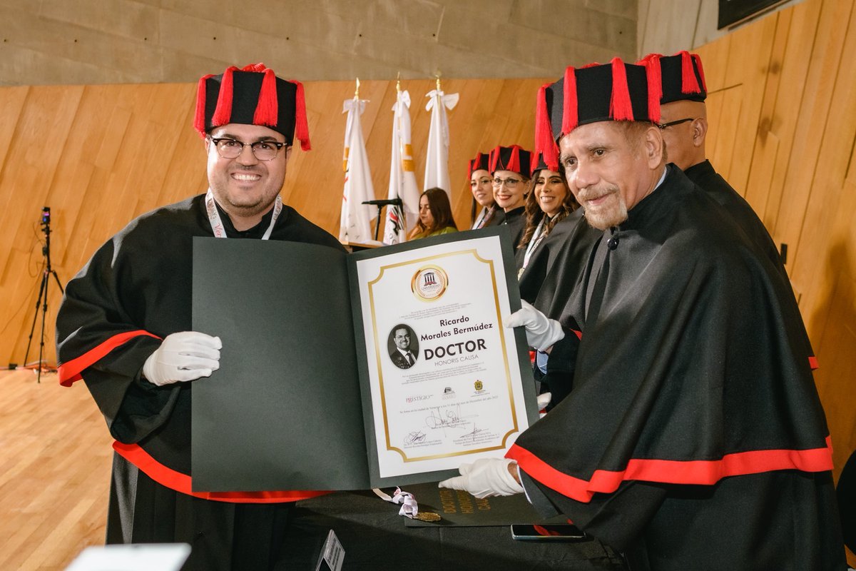 ricardomb85's tweet photo. A great honor to receive the title of Doctor Honoris Causa for my contributions to citizen diplomacy and binational community empowerment 🇺🇸🇲🇽 https://t.co/qtqpyNDkyA
