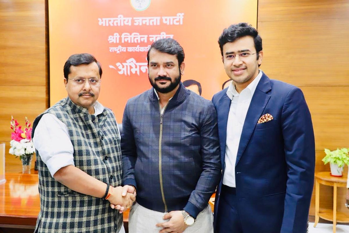 vaibhavsinghup's tweet photo. आज राष्ट्रीय कार्यालय में आदरणीय तेजस्वी सूर्या जी एवं युवा मोर्चा के साथियों के साथ माननीय नितिन नवीन जी से आशीर्वाद प्राप्त किया। संगठन को सशक्त करने को लेकर प्रेरक संवाद हुआ। नितिन नवीन जी के नेतृत्व में भाजपा बंगाल में भी कमल खिलाएगी।

#BJPYM #StrongLeadership https://t.co/4IBSwjPTds