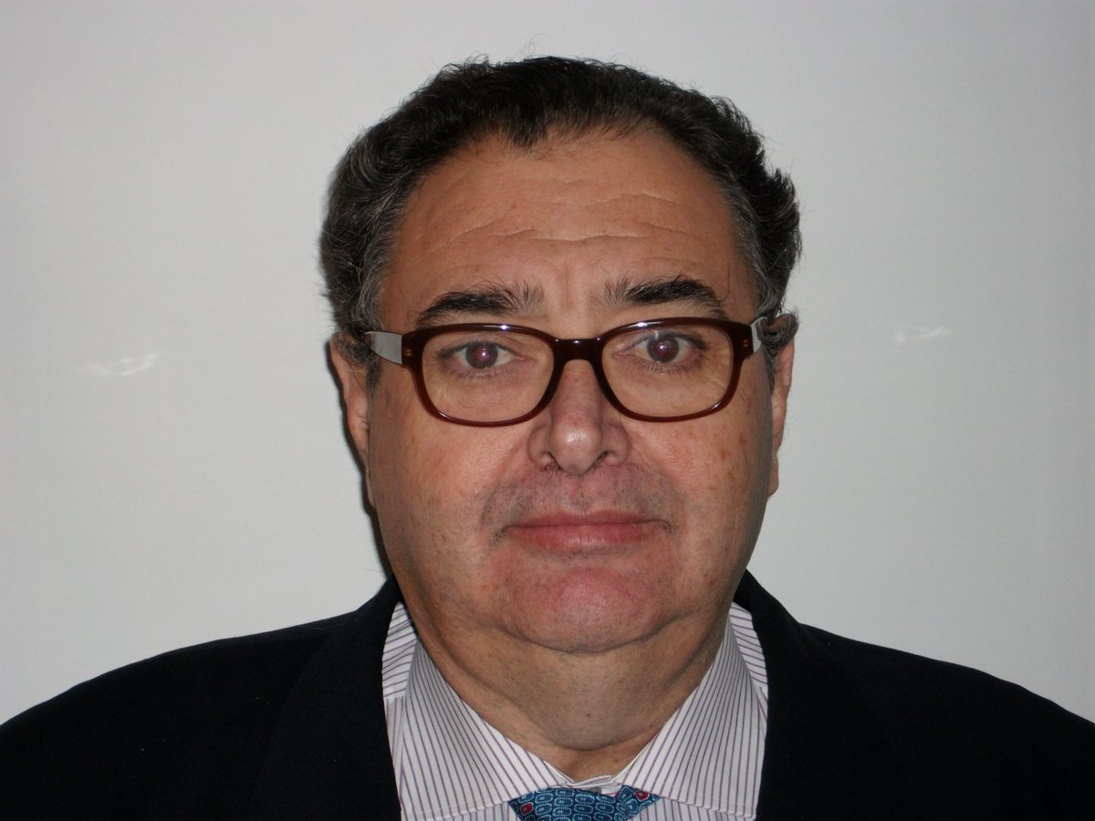 Manuel Almarcha Marcos ha sido reelegido decano del <a href="/icaorihuela/">icaorihuela</a> y seguirá al frente del colegio durante los próximos cuatro años.

¡Enhorabuena! 👏

abogacia.es/actualidad/not…