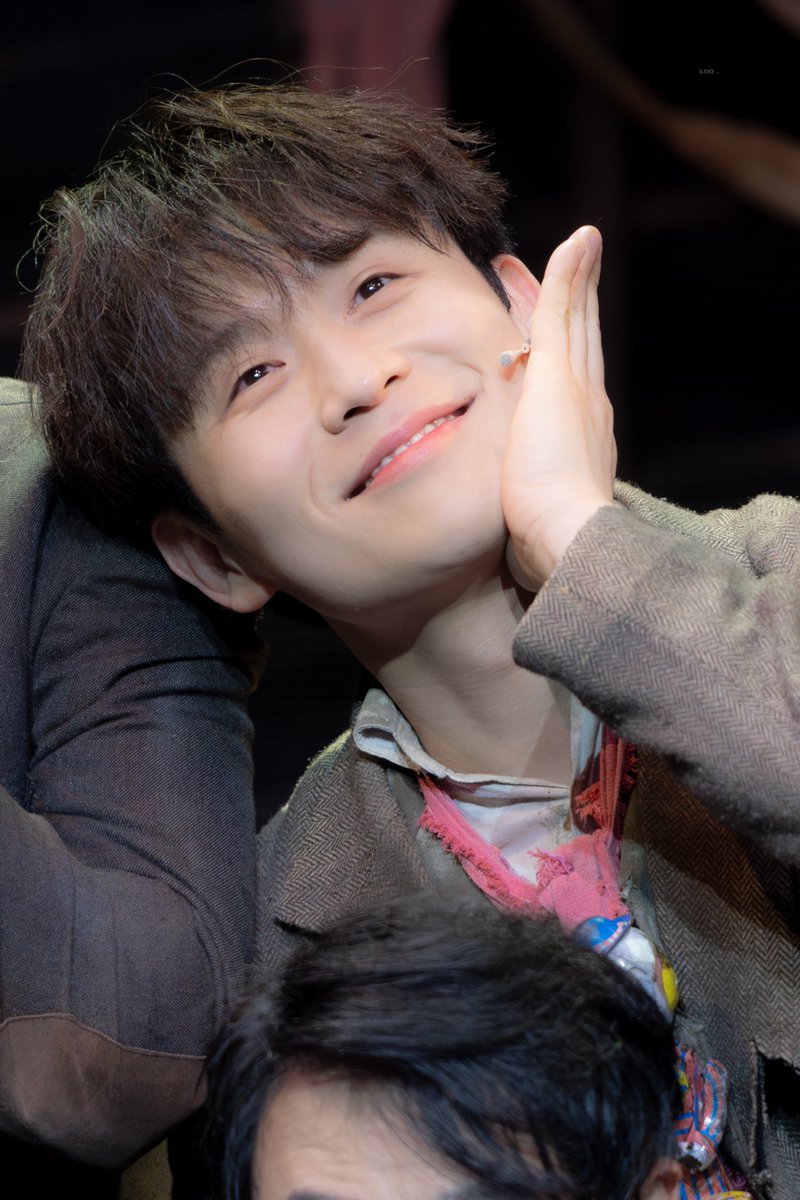 100piczip's tweet photo. 251218 뮤지컬 시지프스 무대인사
#송유택

어디서 미인계야? 
네 작살 미모? 나에겐 통해 ... 🥹 https://t.co/r7DhqnWnP7