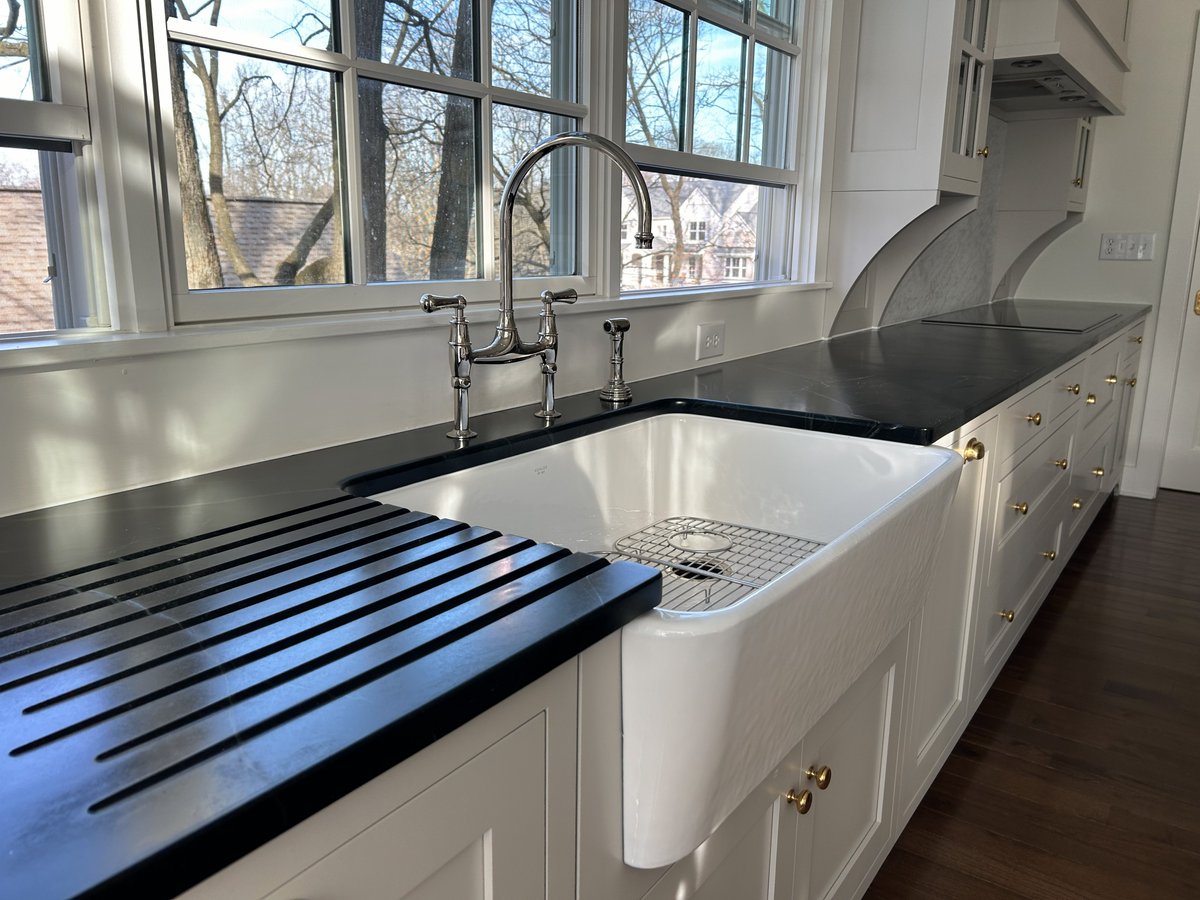 StoneWrld's tweet image. Thanks to Roger Teixeira of M.Teixeira.Soapstone and Angie Moster of The Stone Studio for sharing their expertise on soapstone! Check out their insights here: stoneworld.com/articles/95382…

#soapstone #countertops #nonporousstone #naturalstone