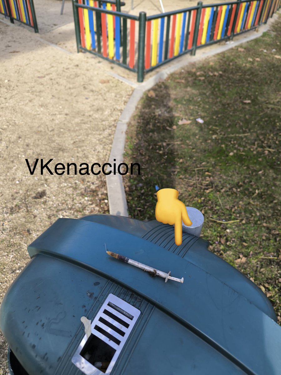 🗣️ la fotografía lo dice todo, al lado de un parque infantil.
Las drogas NO son buenas para nadie.
<a href="/JMDpvallecas/">Puente de Vallecas</a> <a href="/PPteVallecas/">PP Puente de Vallecas</a> <a href="/MasPuenteValle1/">Más Madrid | Puente de Vallecas</a> <a href="/VoxPteVallecas/">Vox🇪🇸Puente de Vallecas</a> <a href="/OlgaMartinezVK/">Olga Martinez</a> <a href="/nuriapiriz/">Nuria Píriz</a> <a href="/PSEntreviasPozo/">PSOE Entrevías-Pozo/❤</a> <a href="/madridsalud/">Madrid Salud. Ayuntamiento de Madrid</a>