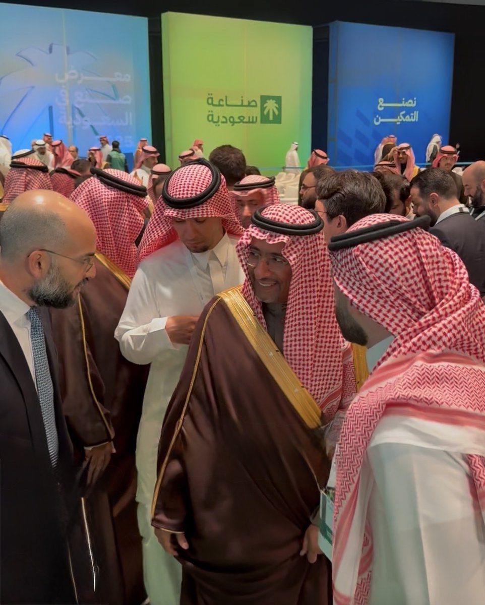 EVAPharma_Saudi's tweet photo. شرُفنا بزيارة معالي وزير الصناعة والثروة المعدنية، بندر بن إبراهيم  الخريف خلال مشاركتنا في معرض ومؤتمر @SaudiMad  الذي أُقيم على مدار 3 أيام بالرياض.
يسعدنا أن نكون جزءًا من منظومة الصناعة الوطنية بالمملكة العربية السعودية، في إطار داعم لجهود تمكين وتوطين الصناعات الدوائية وتعزيز الاستثمار في قطاع الرعاية الصحية داخل المملكة بما يتماشى مع رؤية عام 2030.

#إيفا_فارما #نصنع_التمكين #صنع_في_السعودية