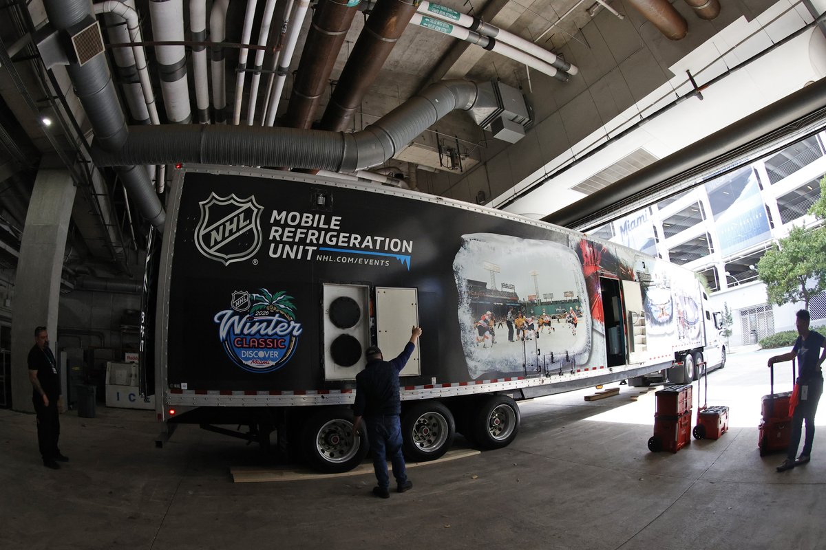 It's happening! 👀

Install has begun for the #WinterClassic at <a href="/loanDepotpark/">loanDepot park</a>