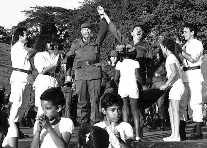 ArielFdezMartin's tweet photo. Ahora sí ganamos la Guerra, Reencuentro en Cinco Palmas de  Fidel y Raúl seguimos haciendo Historia seguimos haciendo Cultura https://t.co/1SJaLrHYeX