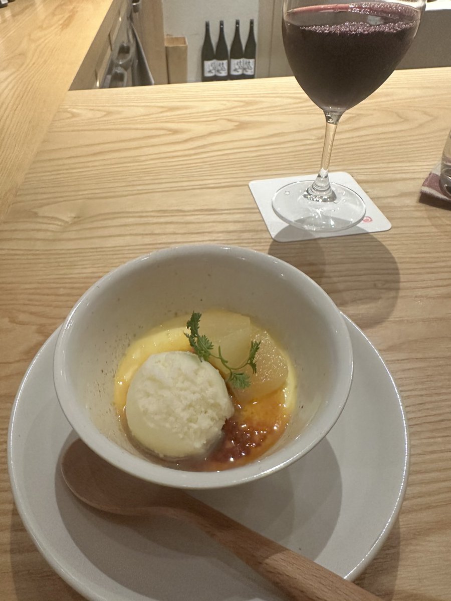S11520528's tweet photo. 酒なんて一口入っただけで顔が真っ赤になる妻が、アルコールは飲まないと言った妻が写真送って誤爆してませんか？
明らかにワインですよね？��
あれから日付が変わっても既読にならないのはどうして？ https://t.co/x9MjBg4V2U