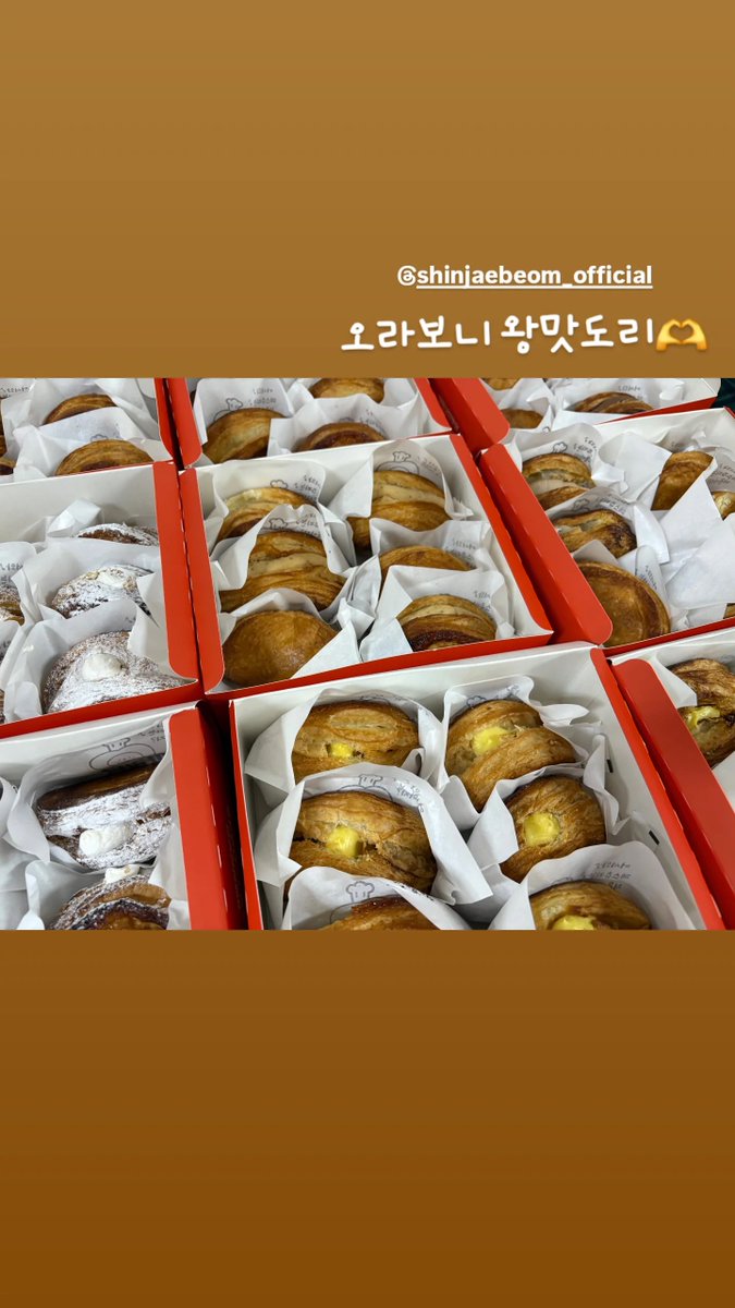 wave_1_'s tweet image. 재버미가 동료분들 스텝분들 챙겨주고싶어서 본인이 직접 몇십만원어치 사갓댕 ... 호두과자도 ... 
아착해 ... 아감동되 🥺