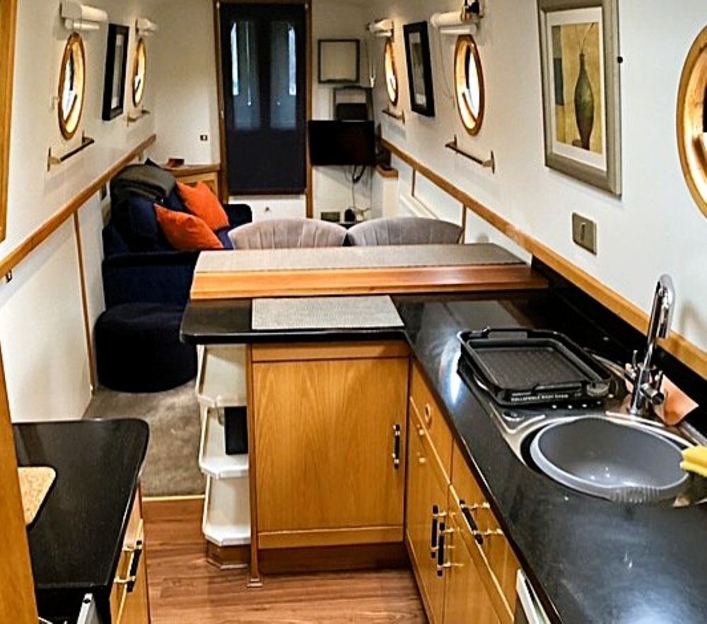 Take A Deep Breath - It's Thyme To Heal!!!
abcboatsales.com/boat-sales/thy…
#ThymeToHeal #FennyMarina #OxfordCanal #TraditionalStern #LiveAboard #HolidaysAfloat #LifesBetterByWater #Narrowboats