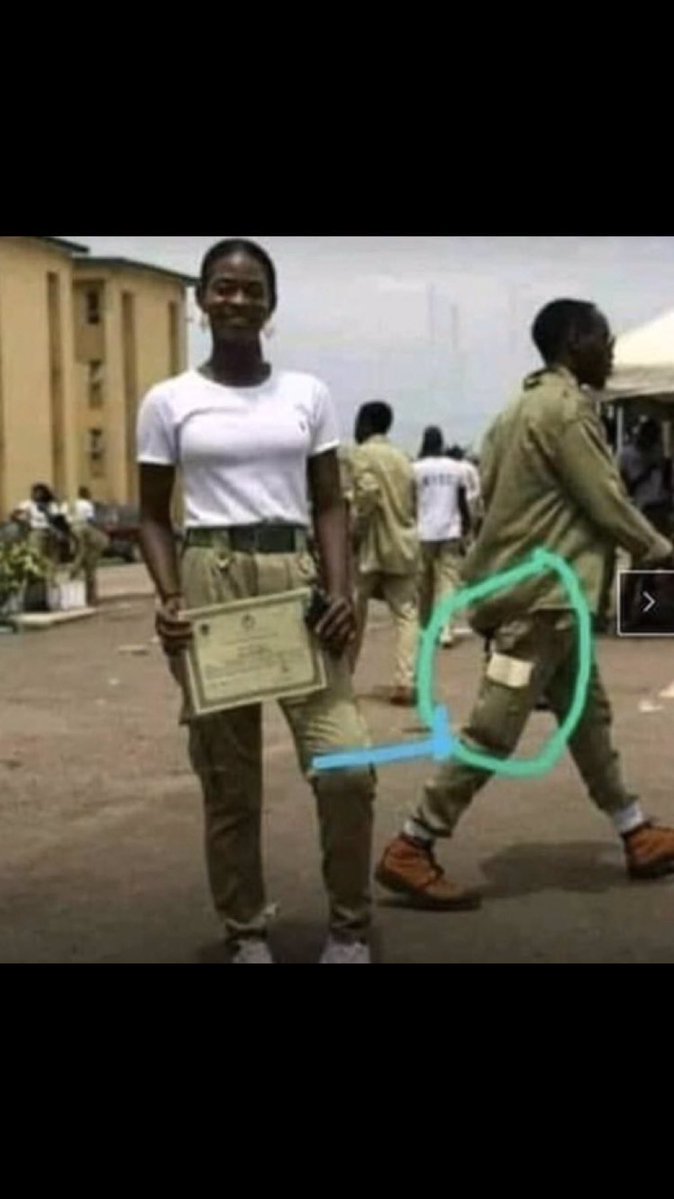 Allezamani's tweet image. There are two kinds of people 😂😂😂