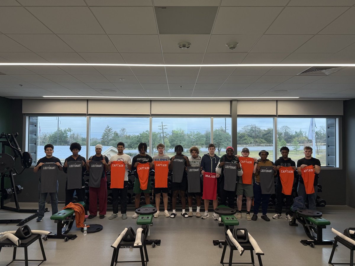 HuntsvilleHSFB's tweet image. Heading into Christmas Break. These guys earned new offseason shirts and rank for their testing maxes.
@CoachMoebes @HISDHornets 
#StingEm #RecruitTheVille
