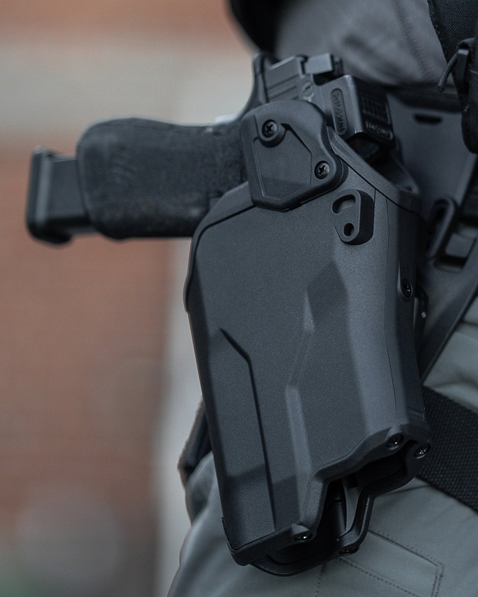 Blade_Tech's tweet image. VALOR® DUTY HOLSTER

Level 1 retention designed for speed without sacrificing security.
Clean draw, consistent access, and a dependable hold when it matters.

Modular, mission-ready performance built for professionals.

link in bio.
blade-tech.com/valor

#ValorDutyHolster…