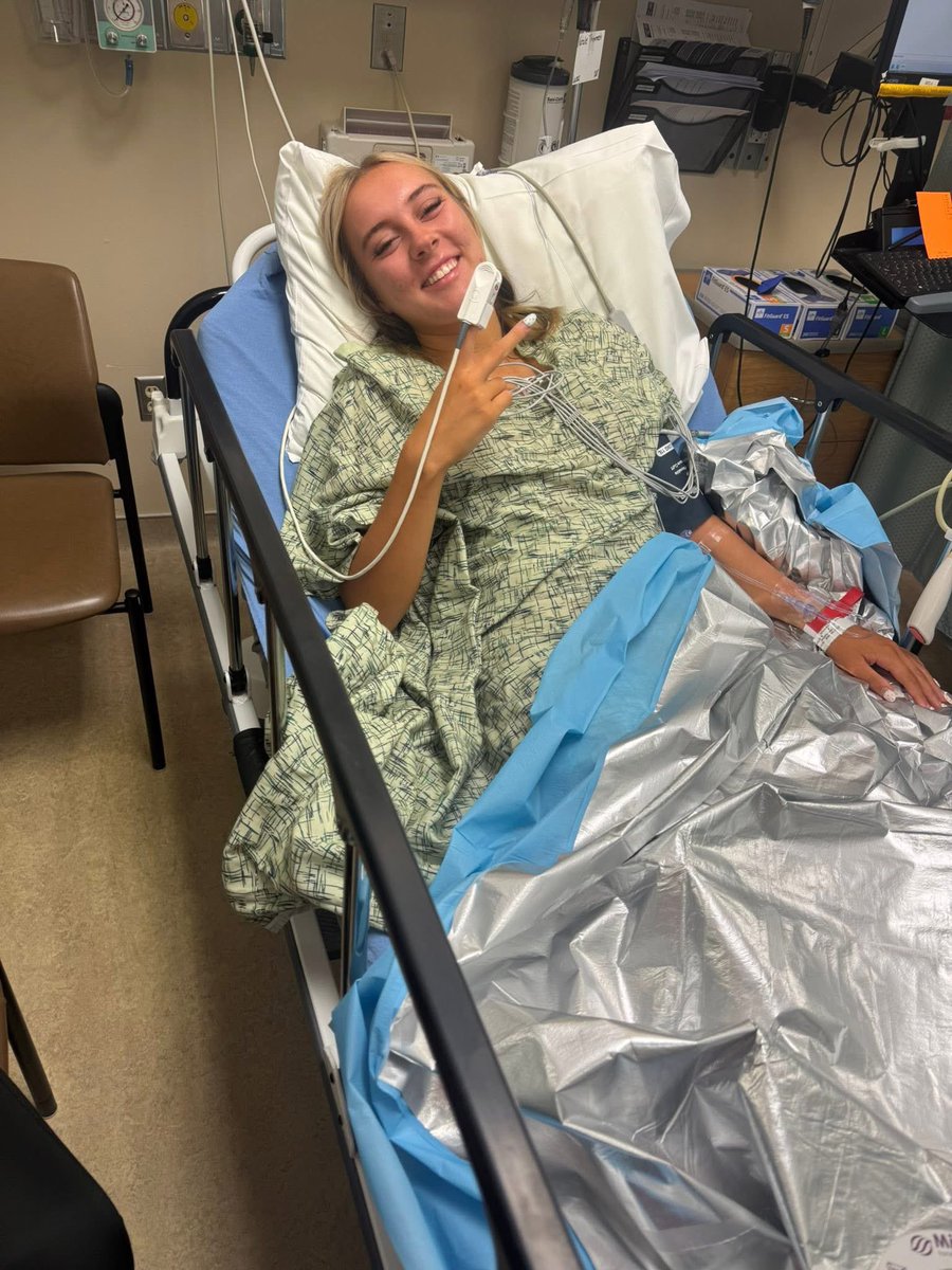 Natalie_T20's tweet photo. Surgery. Rehab. Trusting the process.
Officially signed to continue my softball career at the University of St. Mary’s 🥎✔️
The comeback is just getting started.
@USMSoftball 
#labrum #surgery #TrustTheProcess https://t.co/7uDvAVGeFK