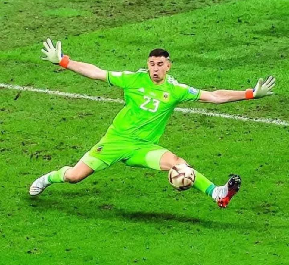 navasjnr30's tweet image. 3 years ago, Dimaria and Martinez carried Messi to his first World Cup trophy, with the help of FIFA 

All thanks to them for making this day memorable