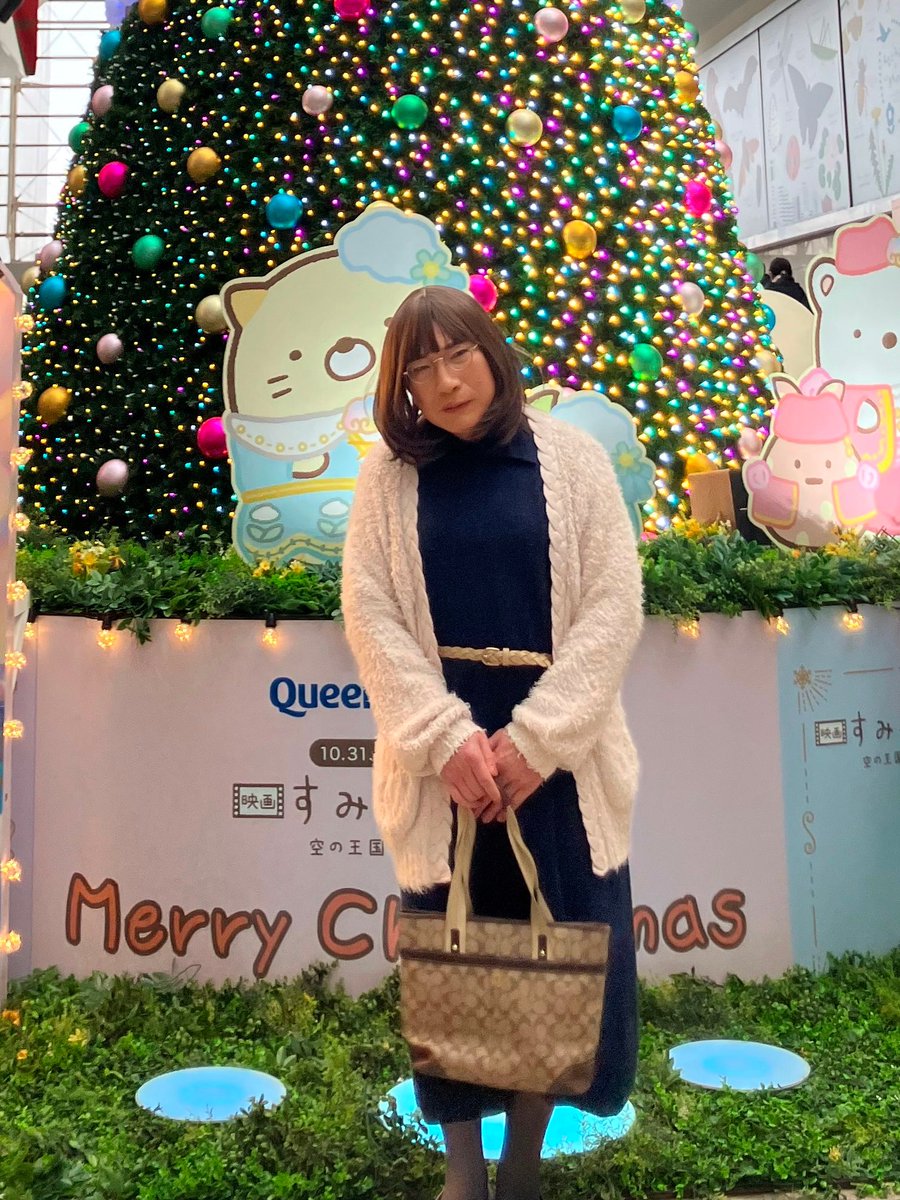 allinone_PEACE's tweet photo. おはようございます♪
週が明けるとX'masですね🤶
キャラに合わせて傾いてみました😅
お楽しみの日々の前にひと頑張り👩‍🦰 https://t.co/IS0Xm0wXHv