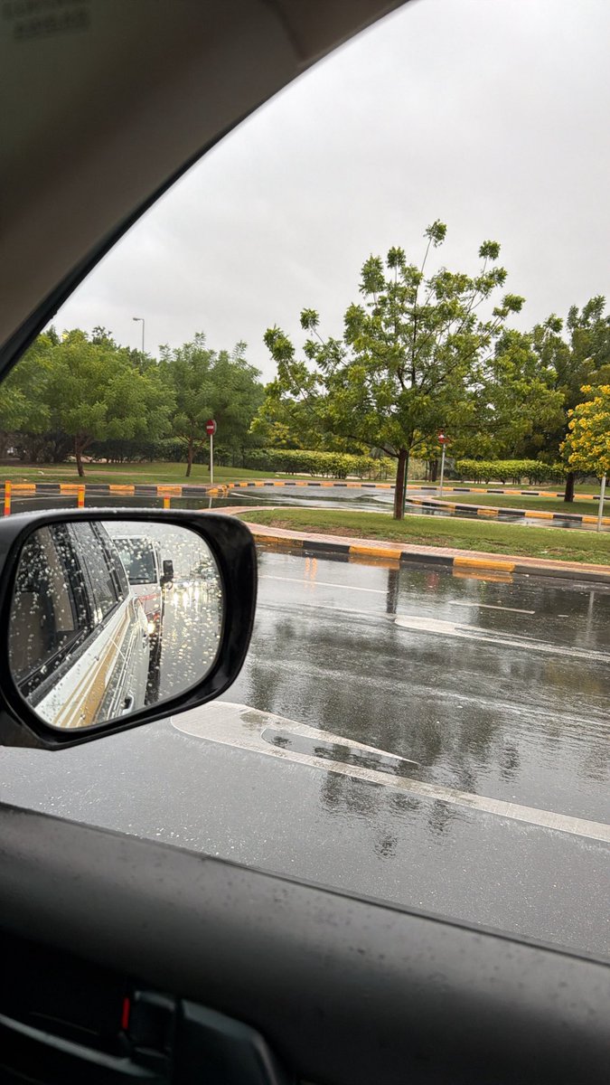 بين الهقاوي وبين البرد والكنه 
صادفت دمعه وداع وضحكه مواجه
 
مافيه شيٍ تركته سامحٍ منه 
انا اكثر اللي تركته كنت محتاجه