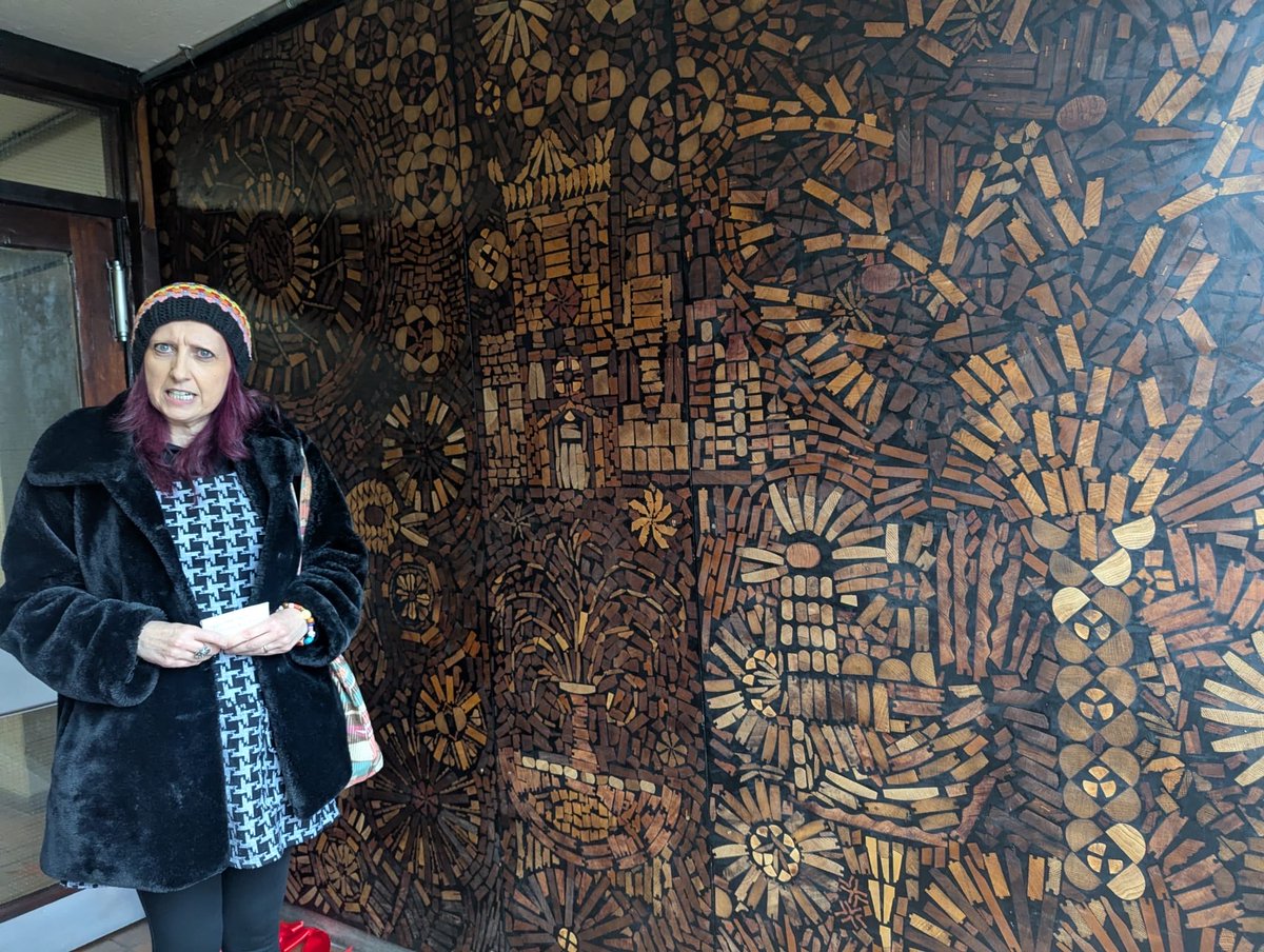 LadywellLive's tweet photo. Foxborough Gardens residents celebrated the restoration of two William Mitchell murals in the entrances of two six-storey housing blocks on the estate. The murals, date from 1960, are important examples of London County Council supported works of art. https://t.co/TcgIXwO4lY https://t.co/ozHzXIn4Y8