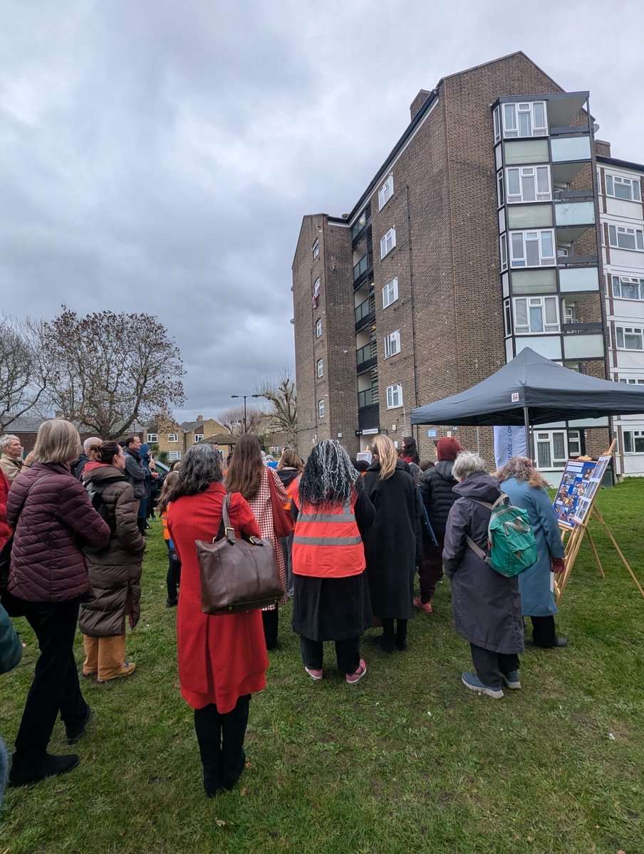 LadywellLive's tweet photo. Foxborough Gardens residents celebrated the restoration of two William Mitchell murals in the entrances of two six-storey housing blocks on the estate. The murals, date from 1960, are important examples of London County Council supported works of art. https://t.co/TcgIXwO4lY https://t.co/ozHzXIn4Y8
