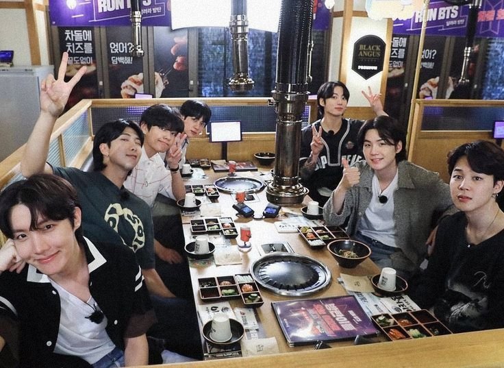 7VoicesOneSoul's tweet image. my family ♡