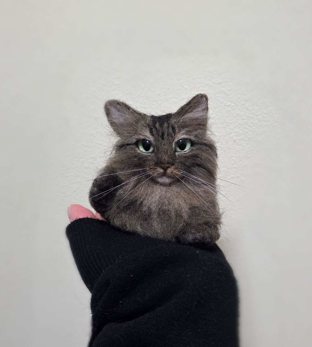 羊毛フェルト☆星屑集め部隊(茶トラさん) おヒゲも付いて完成しました😸ᩚ 次は茶トラちゃん(*´ω`人)~♬