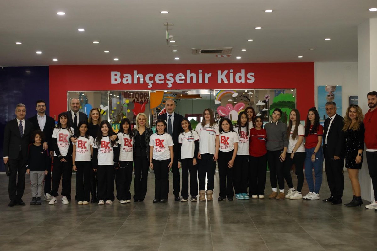 İcra Kurulu Başkanımız Hüseyin Yücel, Genel Müdürümüz Dr. Özlem Koç ve Genel Müdür Yardımcılarımız, Diyarbakır Hevsel Kampüsümüzde gerçekleştirilen Bölge Toplantısı kapsamında Doğu ve Güneydoğu Anadolu Kurucu Temsilcilerimiz ile bir araya geldi. 

Program kapsamında