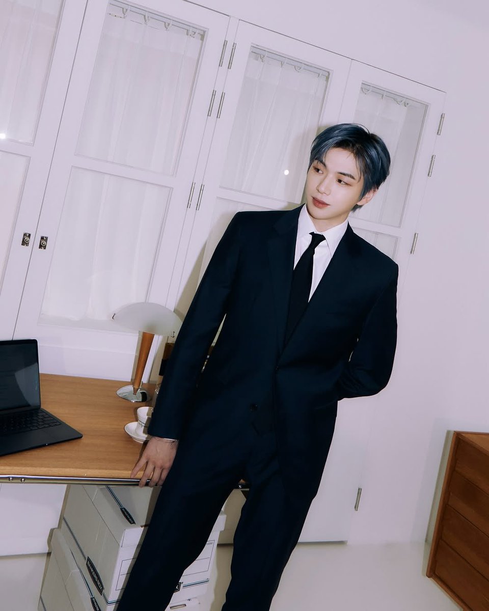 Oh I found
my favorite book to read
So I'll pore over you

Sarah Kang / Favorite Book

<a href="/kd_officialx/">강다니엘(KANGDANIEL)</a>
#강다니엘 #KANGDANIEL