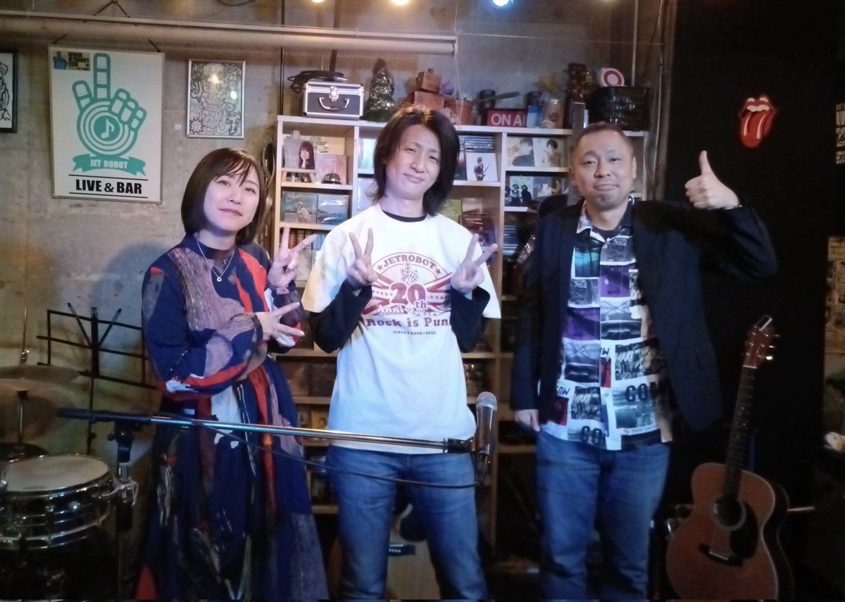 無事に2025年のライブ納めしてきました🙌
常連さんから、たまに思い出して会いに来てくださる方まで、再会を楽しみに歌い続けていられます。感謝🙏

JETROBOT20周年おめでとうございます㊗️

来年1月25日はJETに引き合わせてくれた世手子のバースデーライブです✨
いろんなありがとうを胸に眠ります😴