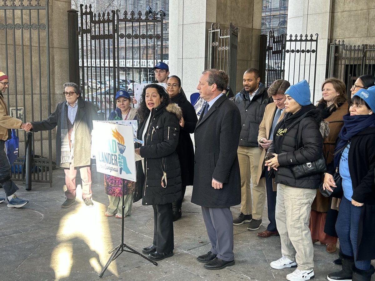Annie_McDonough's tweet image. NY-10 candidate Brad Lander is with a group of elected officials endorsing his run this morning, including Council Member Alexa Avilés, who dropped her planned run to help consolidate the left.