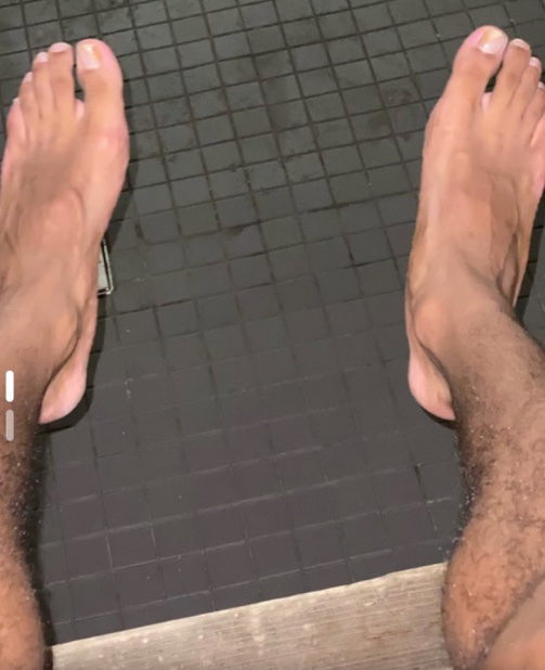 Gottidoit's tweet photo. #feet #suck #mytoes
I just left the gym , about to hit the sauna . Who wants to suck my sweaty toes . Nice and slow @FeetFinder @thelatinpapi @ChrisPapiXL @PRMusclePapi https://t.co/qiREGk26eS