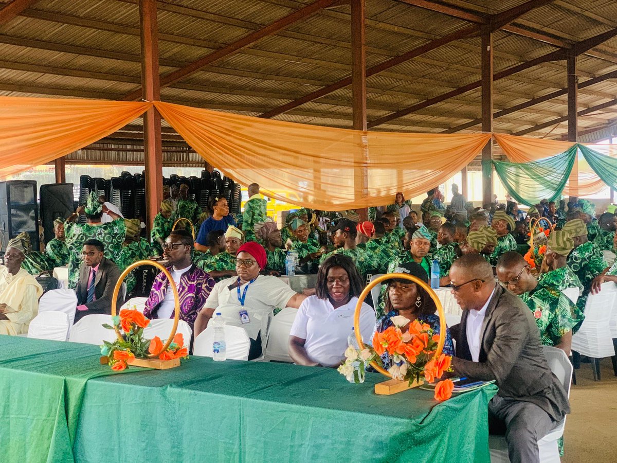 LSETF's tweet image. Building Lagos, one craft at a time! 🪵🇳🇬
We joined the PCFA for their 15th Carpenter’s Day celebration to share how LSETF supports artisans through: 
Access to Finance, Upskilling Programs, Business Growth Support

LSETF is truly for everyone!

#LSETF #PCFA #citizensoflsetf