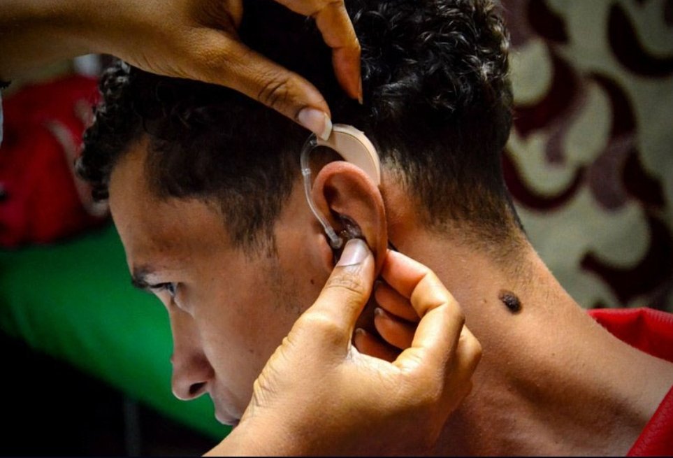 Como un verdadero acto de magia, los expertos del Centro Auditivo de la provincia de Holguín, especializado en la atención de discapacidades sonoras, acercan a niños con hipoacusias severas a los sonidos
👉 acn.cu/especiales/par…