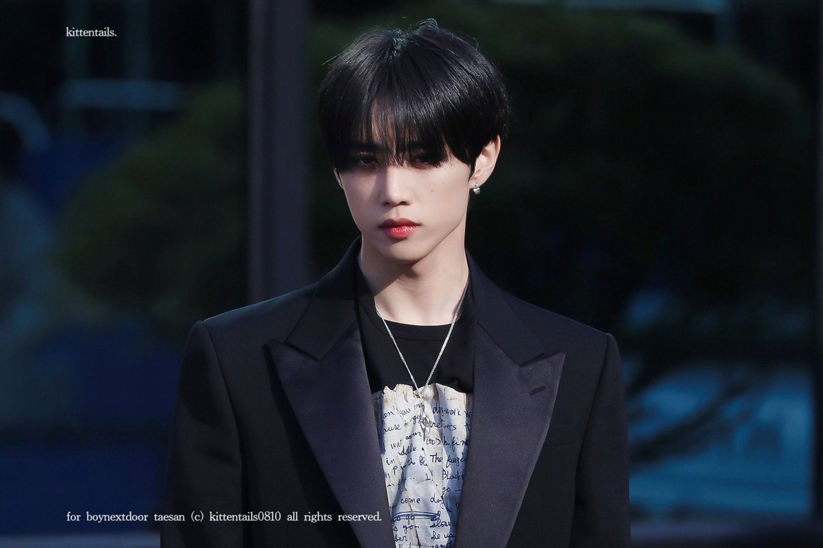 와진짜 현생에서만나면 말도못걸거같이 생김

그래서 네... 관심있어요!ㅎㅎ