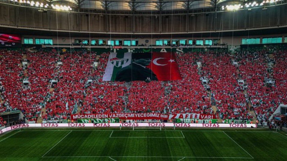 🐊 Bursaspor küllerinden doğuyor.

🏆 Süper Lig'de şampiyonluk yaşayan Bursaspor, üst üste küme düştüğü sezonların ardından yeniden Süper Lig hedefiyle yoluna devam ediyor.

⚽️ 2. Lig Kırmızı Grup'ta liderliğe yükselen yeşil-beyazlılar, 42 golle, bu sezon tüm profesyonel liglerde