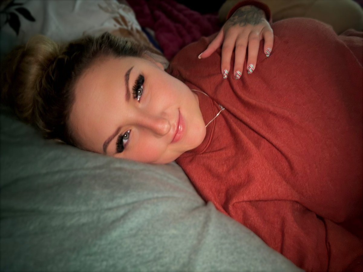 bushyblondie's tweet photo. Am I your type? 🍒 https://t.co/zAWxrtodRV