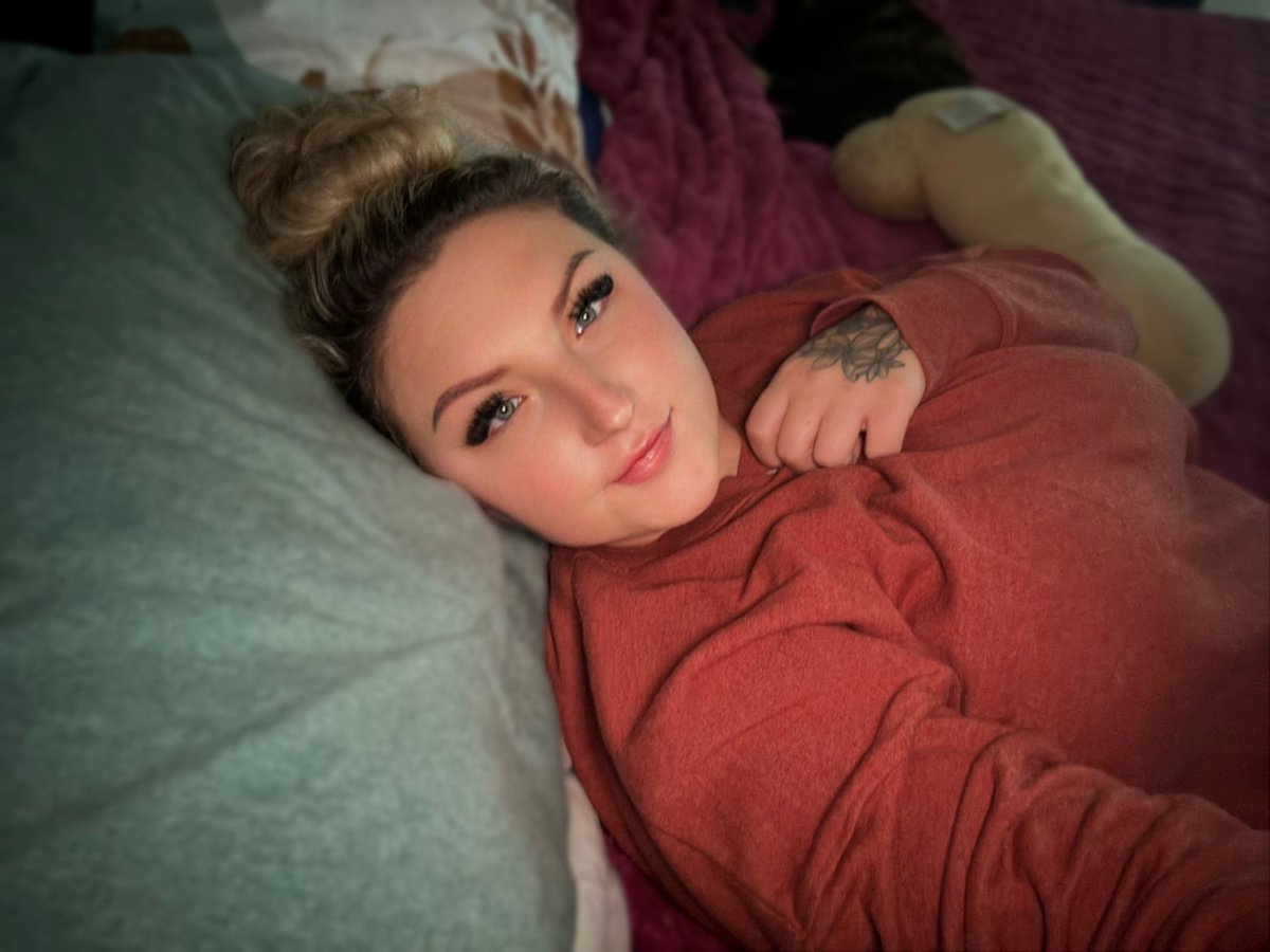 bushyblondie's tweet photo. Am I your type? 🍒 https://t.co/zAWxrtodRV
