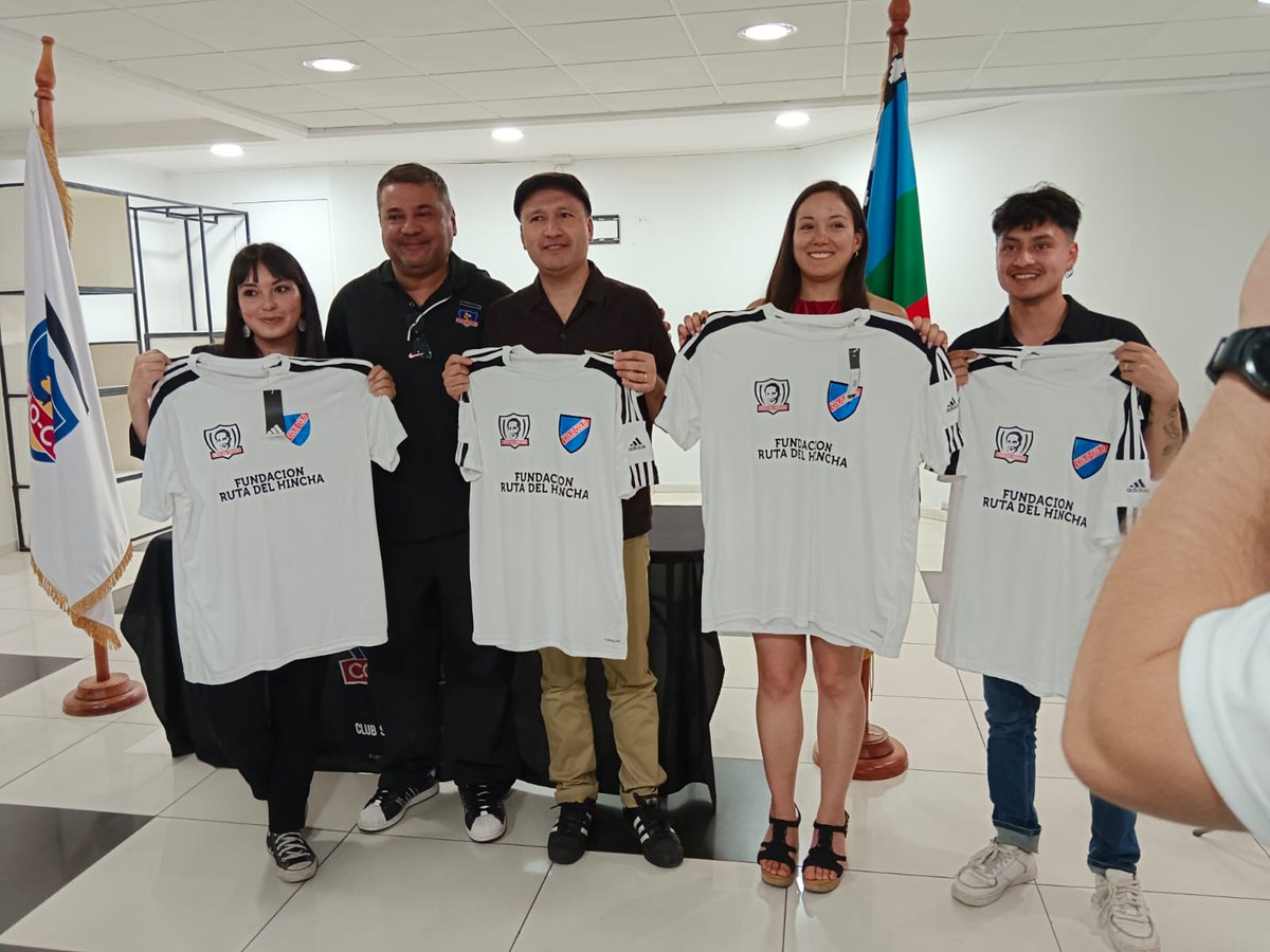 Muchas gracias al Club Social y Deportivo Colo-Colo por el reconocimiento a nuestra humilde y sencilla labor.
Para nosotros es un orgullo enorme llevar a las calles los colores de nuestra querida institución. 
Extendemos a todos ustedes este bello reconocimiento, sin la ayuda que