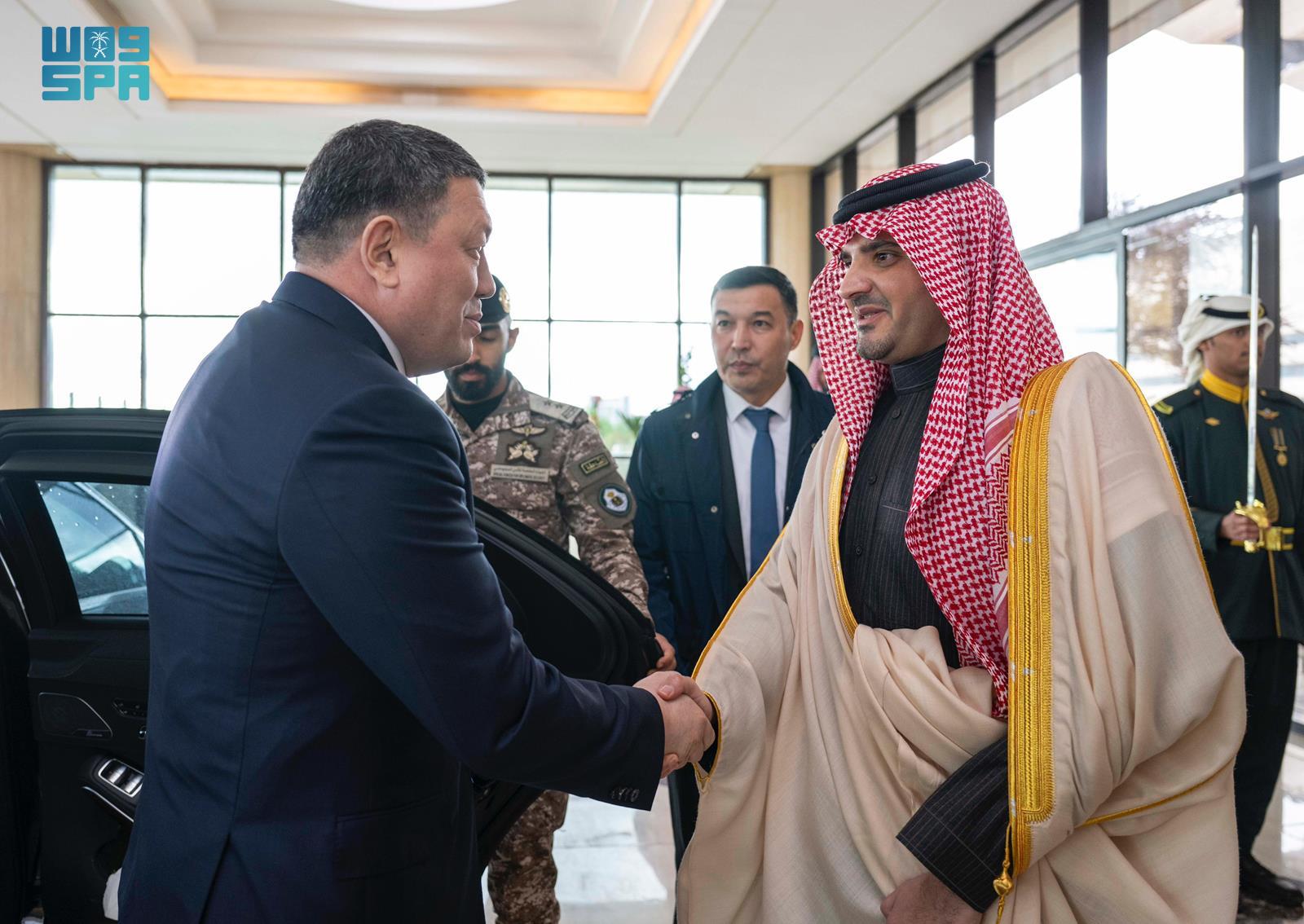 صور .. وزير الداخلية الأمير عبدالعزيز بن سعود يستقبل وزير الشؤون الداخلية بجمهورية كازاخستان.. جرى خلال الاستقبال بحث سبل تعزيز التعاون الأمني بين الوزارتين، إلى جانب مناقشة عدد من الموضوعات ذات الاهتمام المشترك. 