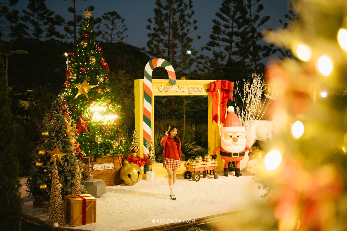 Doubleyou cafe #ขอนแก่น คือแต่งร้านคริสต์มาสสวยเกิ๊นนน สวยทั้งกลางวันกลางคืนจ้า จึ้งมากจริง ไปถ่ายรูปกันติ๊หล่ะรอไร..

✳️ ดูข้อมูลร้าน/รีวิวเต็ม >> facebook.com/reviewkhonkaen…

ถ.เลี่ยงเมืองขอนแก่น ฝั่งเดียวกับโรงเรียนนานาชาติ เยื้องบ.สิงห์  
09:30 - 20:30 น.
#รีวิวอีสาน