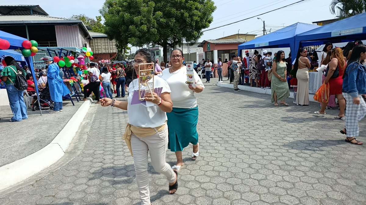 ZumarGye's tweet image. Alumnos de los talleres productivos de ZUMAR Bastión Popular hoy muestran sus creaciones en la jornada de clausura. Hasta las 12:00 ofrecerán sus productos en el Polifuncional Municipal ZUMAR.
La Alcaldía abre espacio a los emprendedores. 
#Guayaquil
#ConstruyendoLaCiudadDeTodos